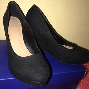 Faux suede black wedges